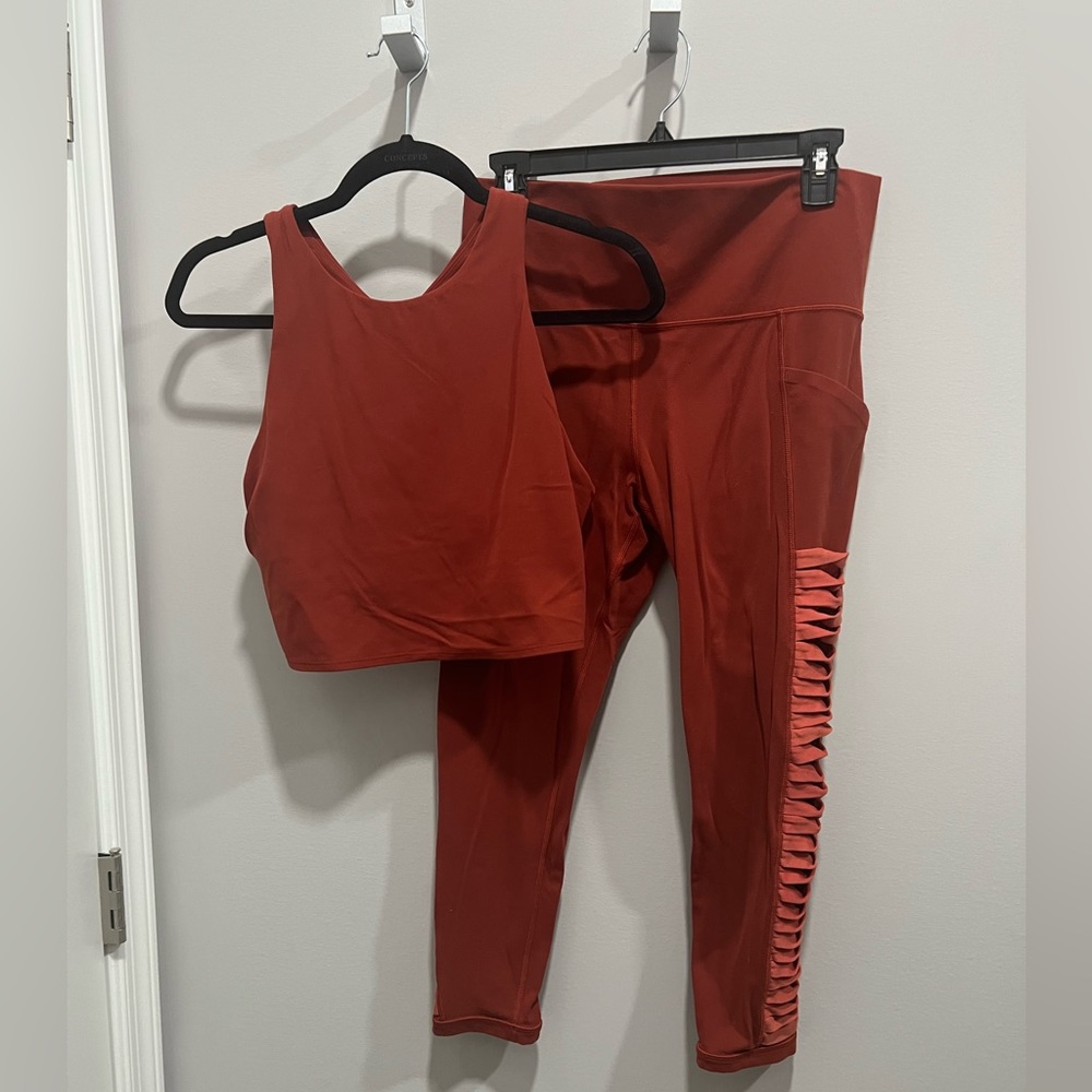 Athleta Bundle Legging Large & Matching Bra Crop. Red/Orange.